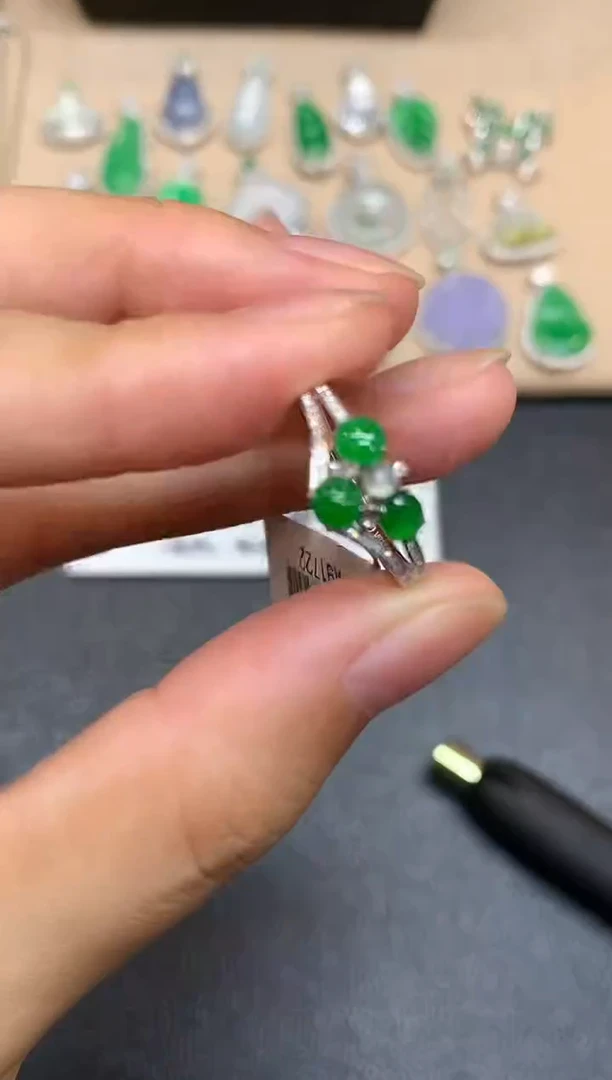 18K金镶嵌戒指翡翠蛋面【无服务费