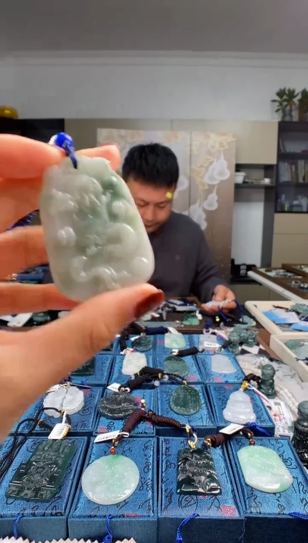 颈饰未镶嵌翡翠多样性发其一