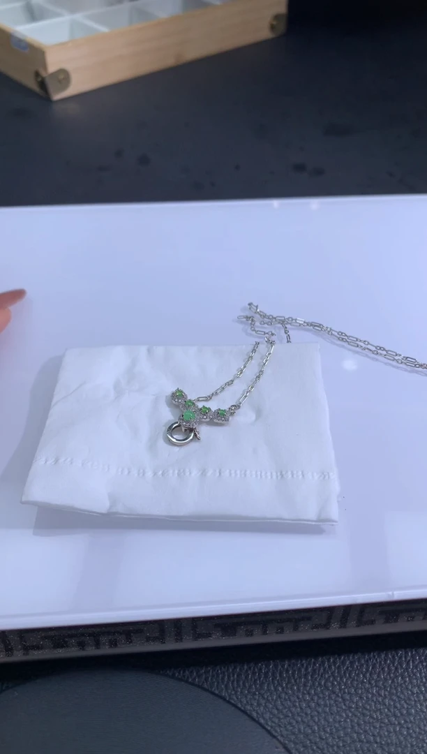 【闪购商品】翡翠颈饰银S925镶嵌翡翠