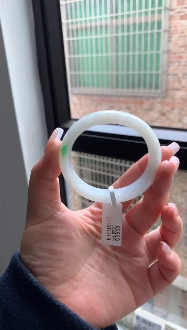 【闪购商品】翡翠手镯未镶嵌51白底青贵妃