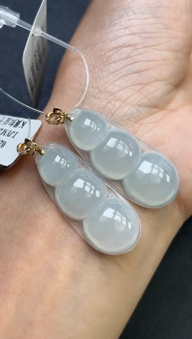 颈饰18K金镶嵌翡翠豆子多样性发一