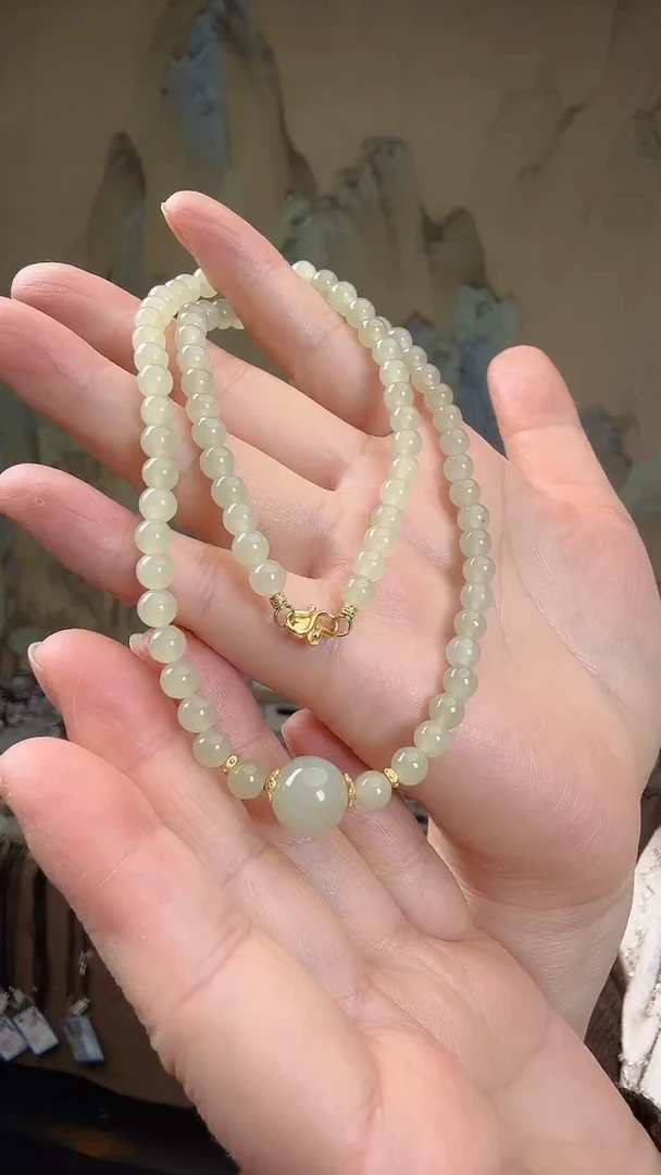 颈饰未镶嵌和田玉.