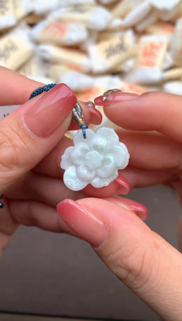 翡翠未镶嵌颈饰—