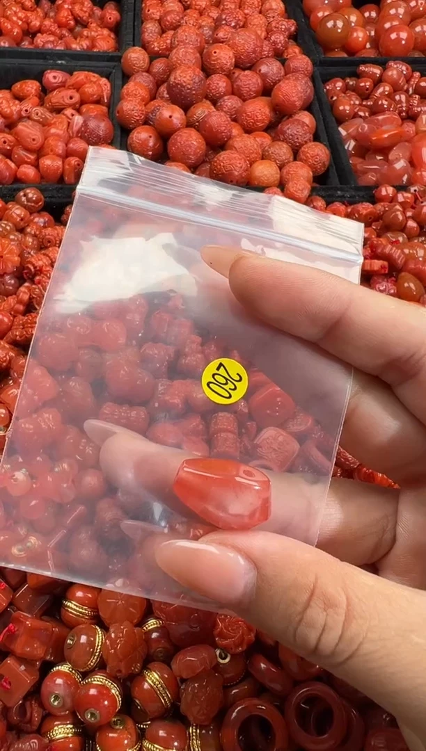 南红玛瑙未镶嵌颈饰1