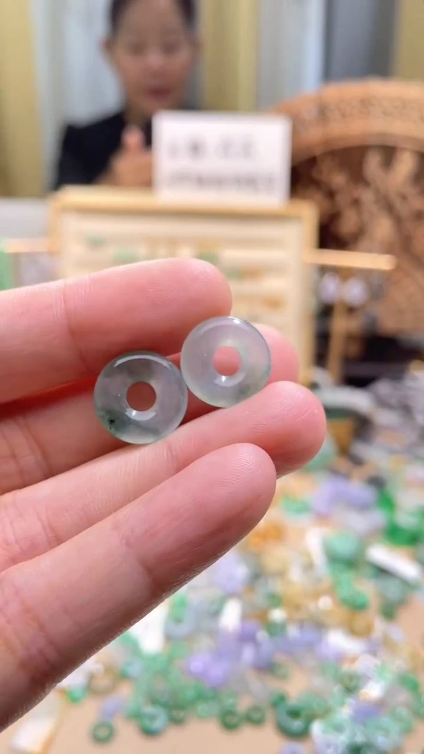 颈饰未镶嵌翡翠甜甜圈一对