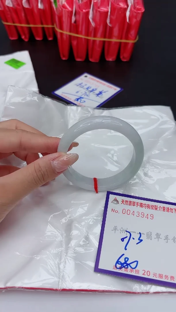 翡翠手镯未镶嵌1