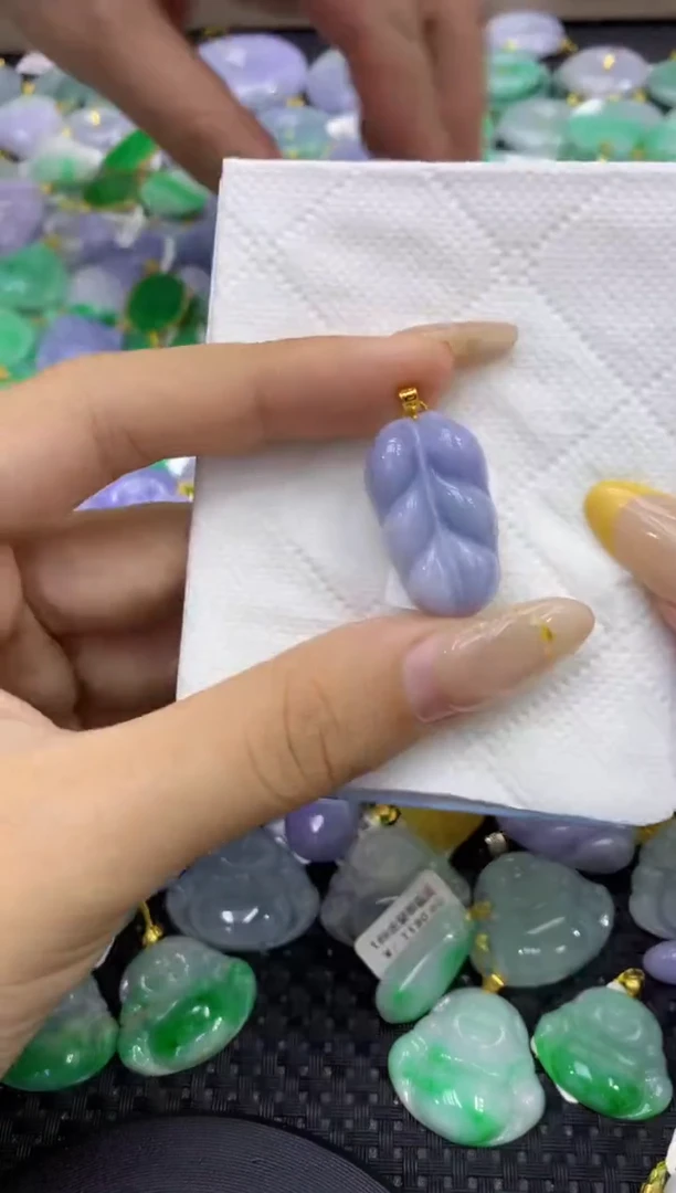 颈饰18K金镶嵌翡翠天然缅甸翡翠A货