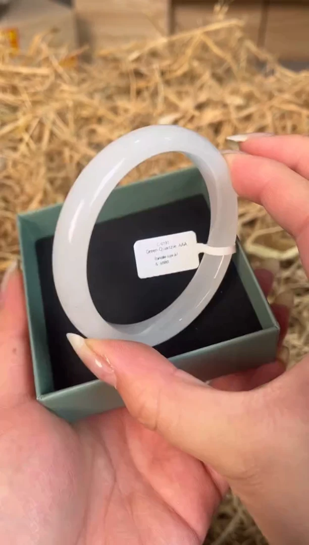 未镶嵌手镯石英质玉C-0101