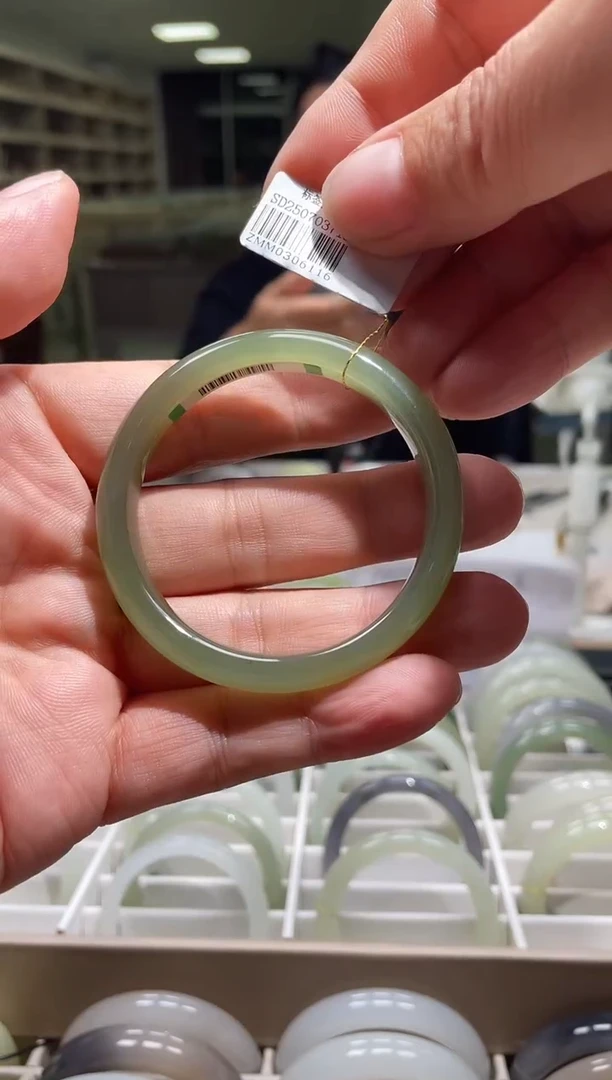 未镶嵌手镯和田玉50-51圈口 6116