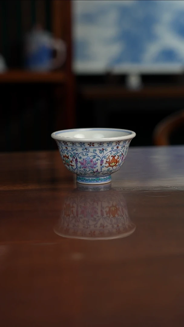 空山明月 新斗彩 缠枝压手杯