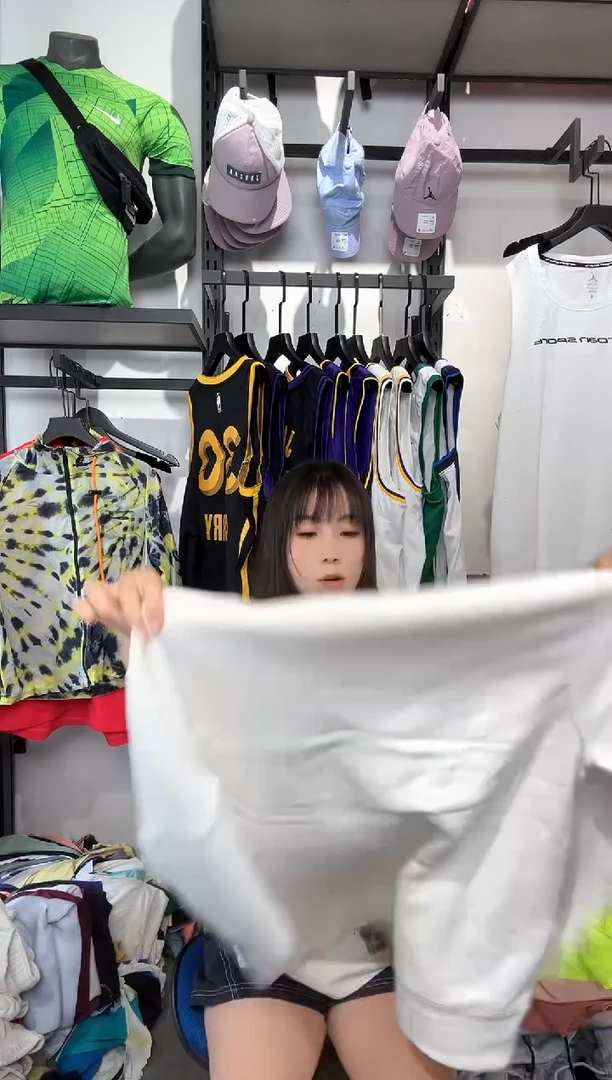 1752编码 耐克卫衣以直播间过款为准 尺码L