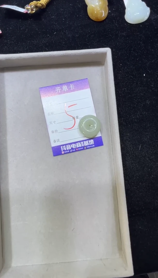 吊坠(赠链)未镶嵌和田玉青白玉挂件