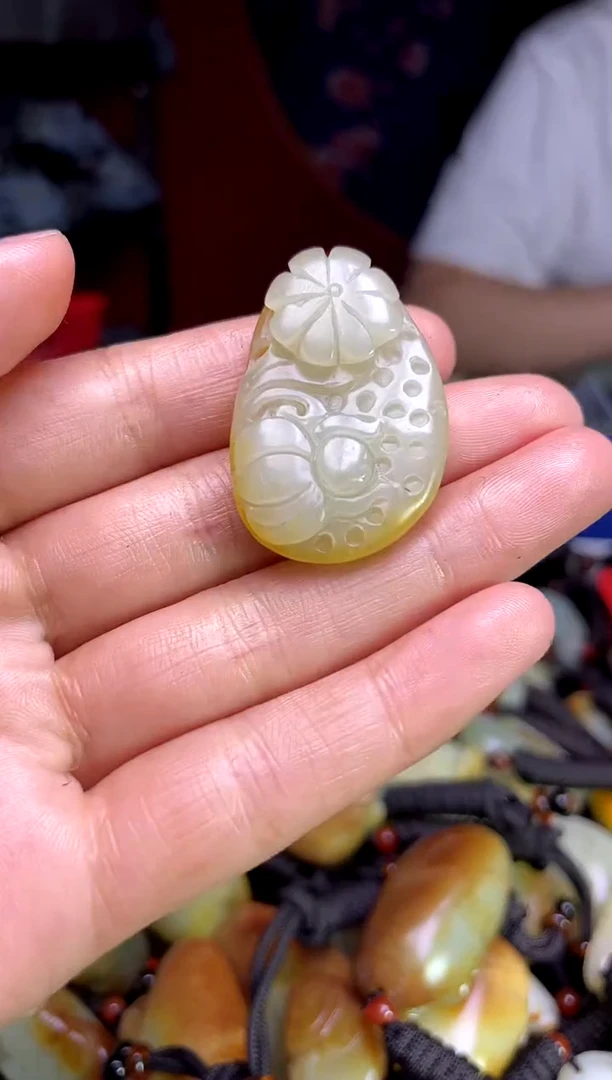 和田玉未镶嵌颈饰1