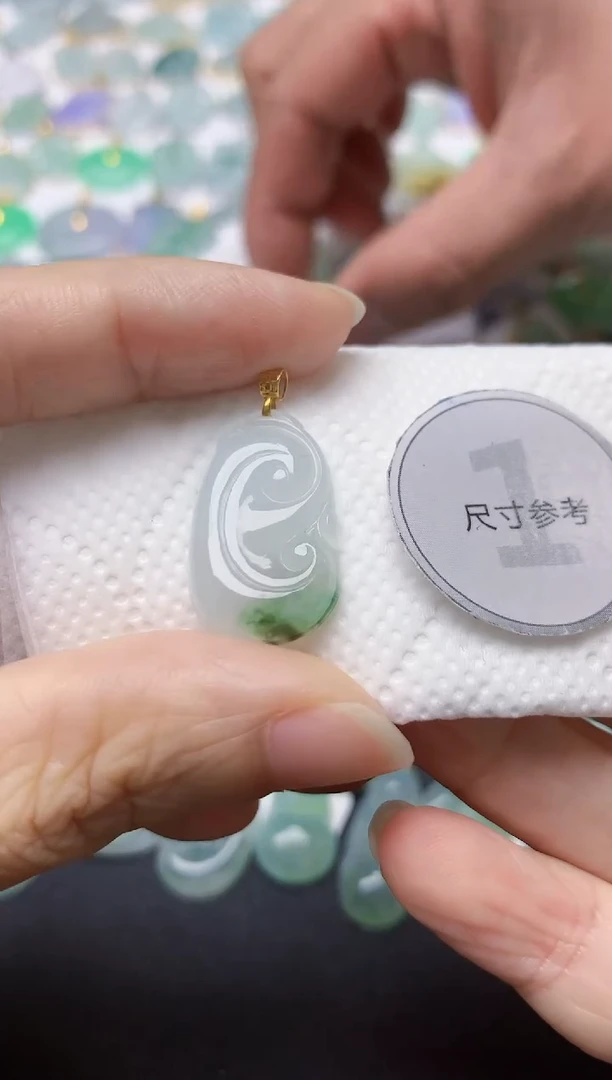 翡翠18K金镶嵌颈饰天然缅甸A货翡翠
