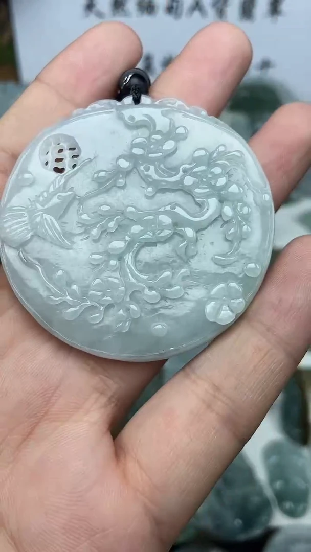 翡翠未镶嵌颈饰喜上眉梢