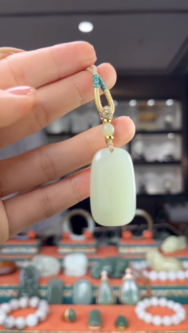 和田玉未镶嵌颈饰佩佩