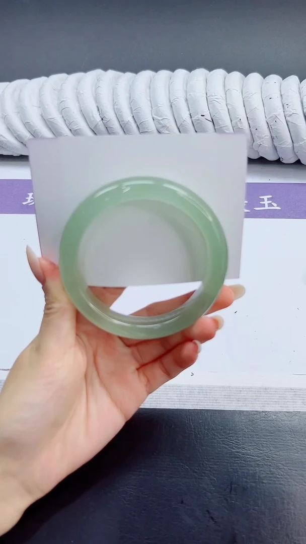 未镶嵌手镯石英质玉132/58.5