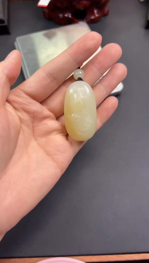 【闪购商品】和田玉吊坠(赠链)未镶嵌且末金山微色差吊坠