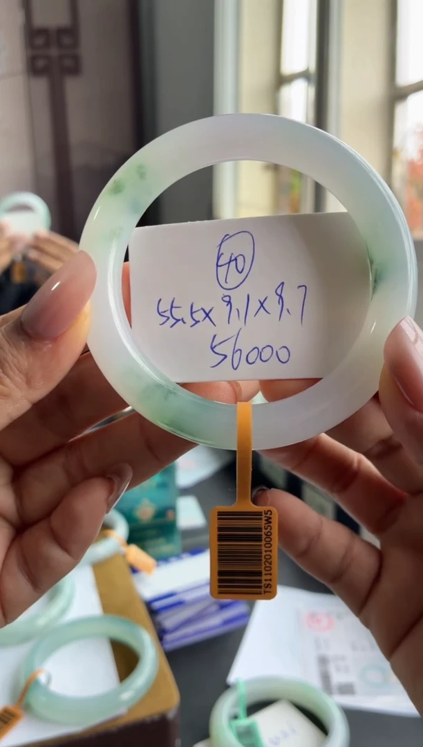 未镶嵌手镯翡翠（冰芙蓉底圆条）40号