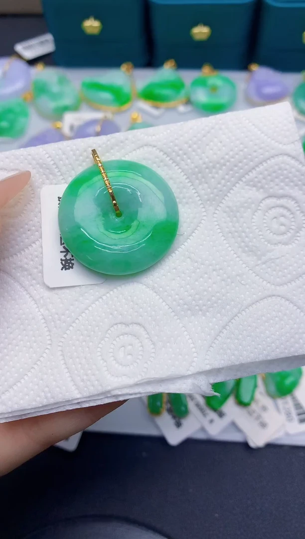 颈饰18K金镶嵌翡翠缅甸天然翡翠A货