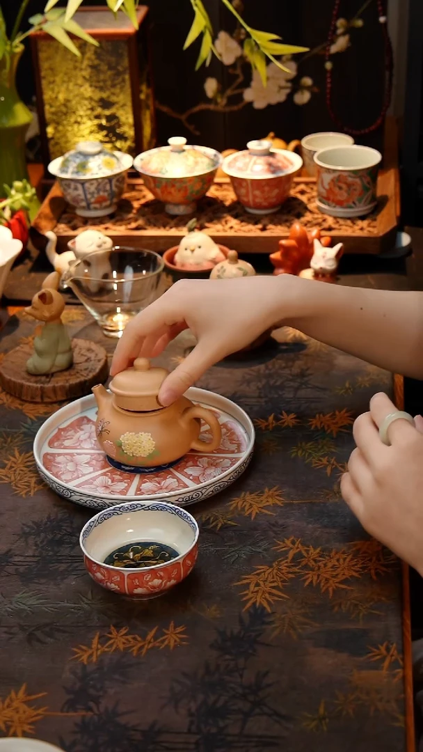 茶壶黄金段泥容天紫砂壶2