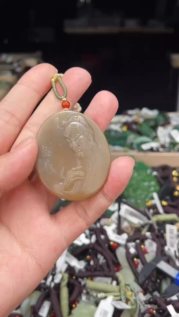 颈饰未镶嵌和田玉1