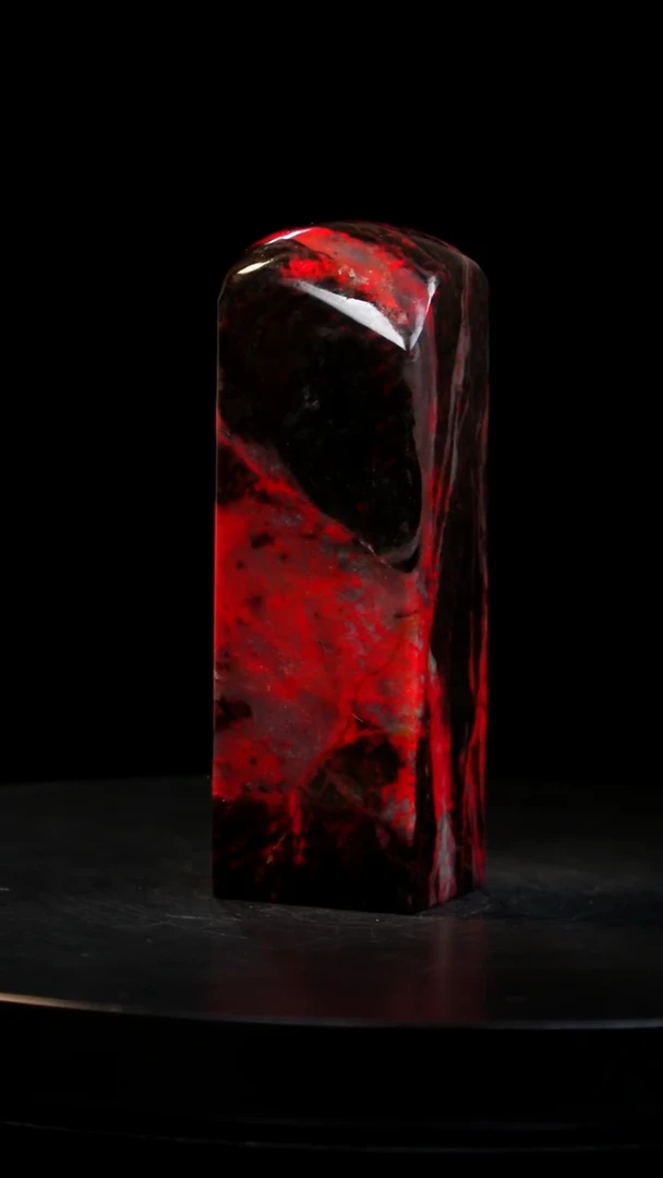 鸡血石黑牛角鸡血石