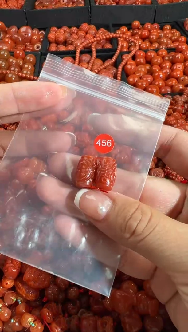 南红玛瑙未镶嵌颈饰1