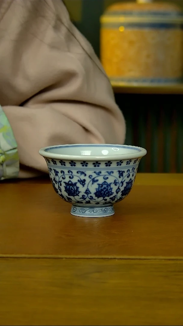 【闪购商品】陶瓷仿明缠枝莲双狮压手杯（柴窑）