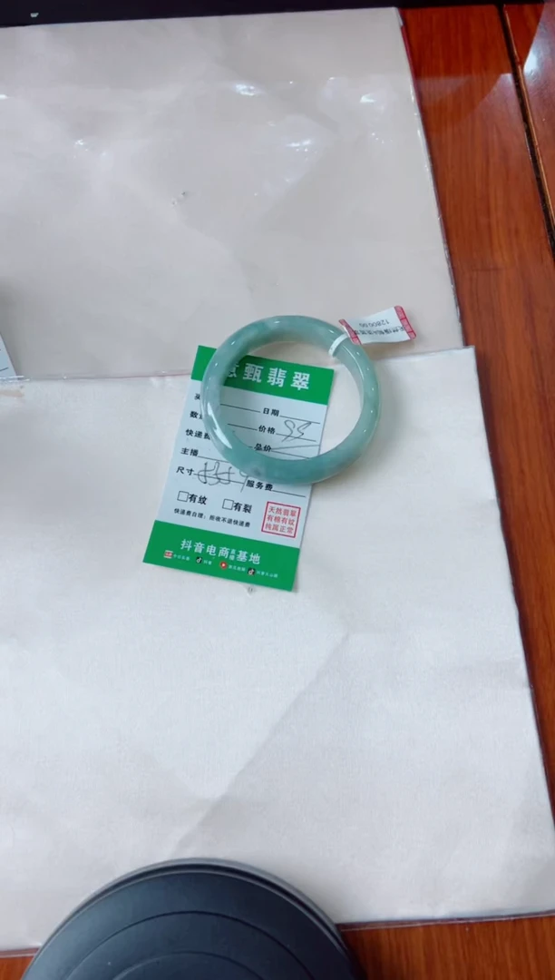 未镶嵌手镯翡翠?*萬手镯