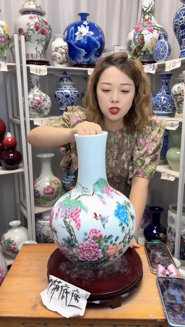 摆件景德镇粉彩天球牡丹