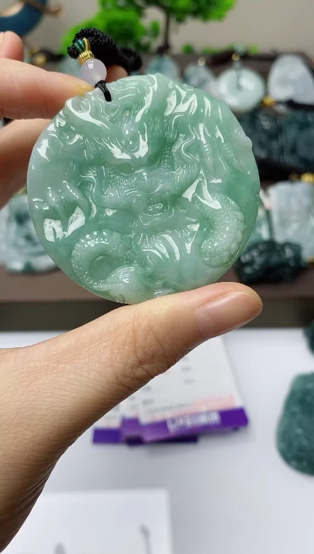 翡翠未镶嵌颈饰