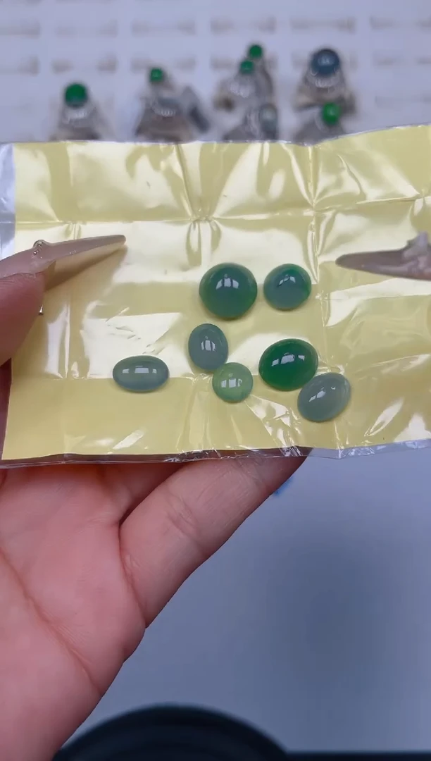 未镶嵌定制翡翠天然翡翠裸石蛋面125