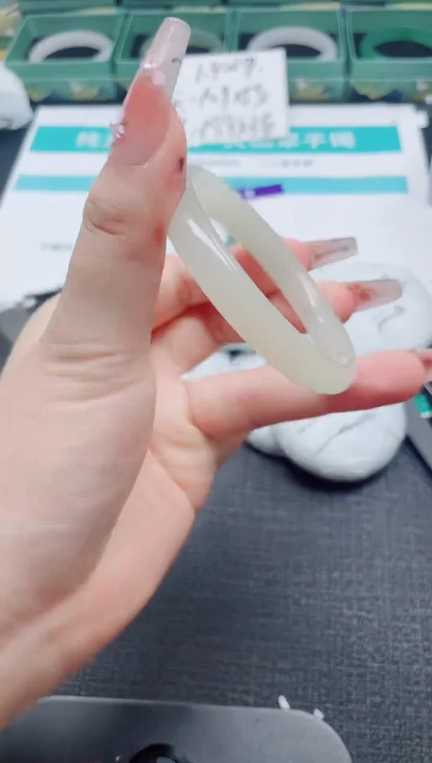 未镶嵌手镯石英质玉290-52