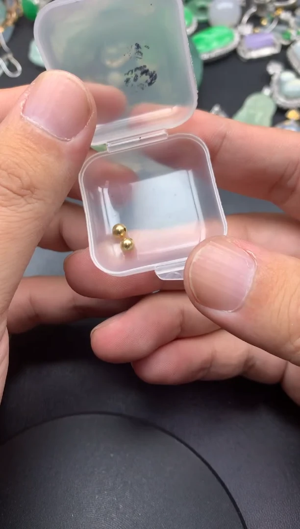 颈饰18K金镶嵌翡翠知**乐金珠4mm