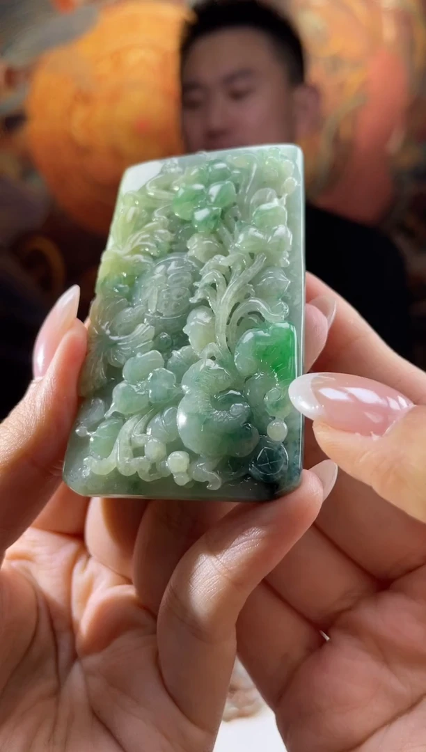 翡翠未镶嵌颈饰多样性发其一
