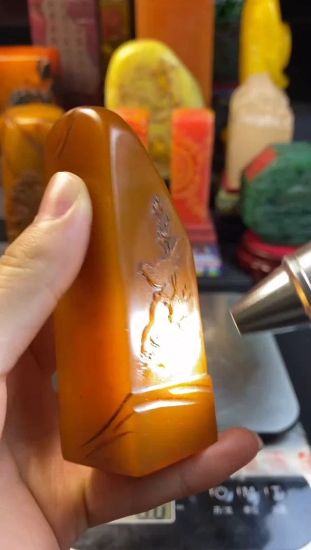 寿山石印石田黄薄意雕竖章（厚德载物）