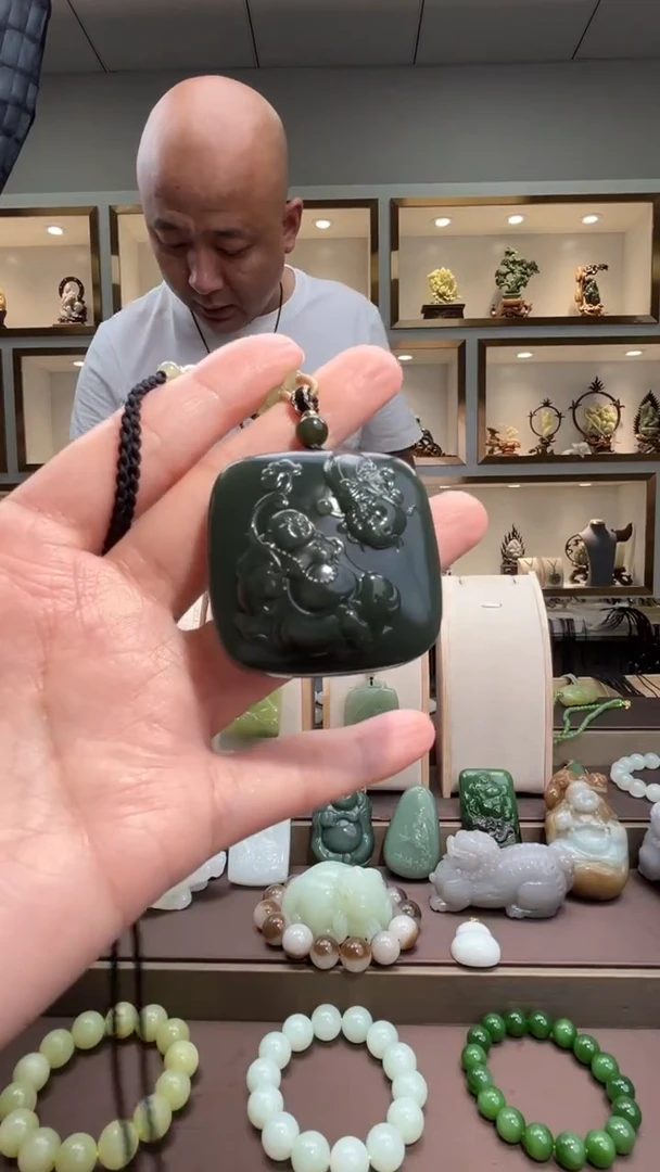 颈饰未镶嵌和田玉苏
