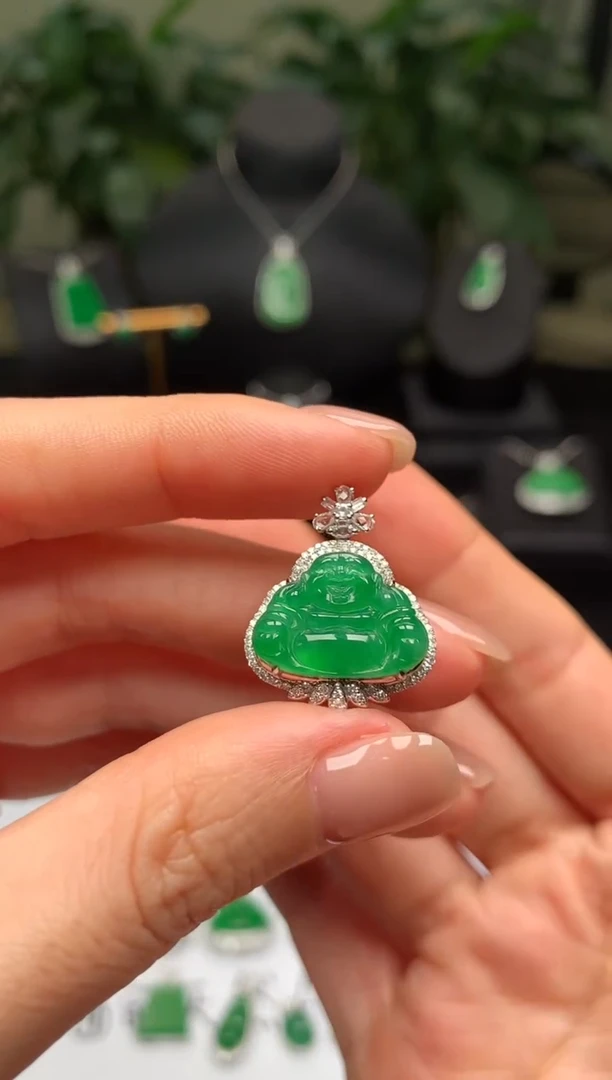 颈饰18K金镶嵌翡翠佛公