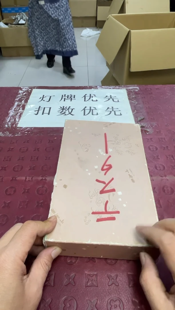 玻璃饕*餮默认微瑕，no退no换，介意勿拍