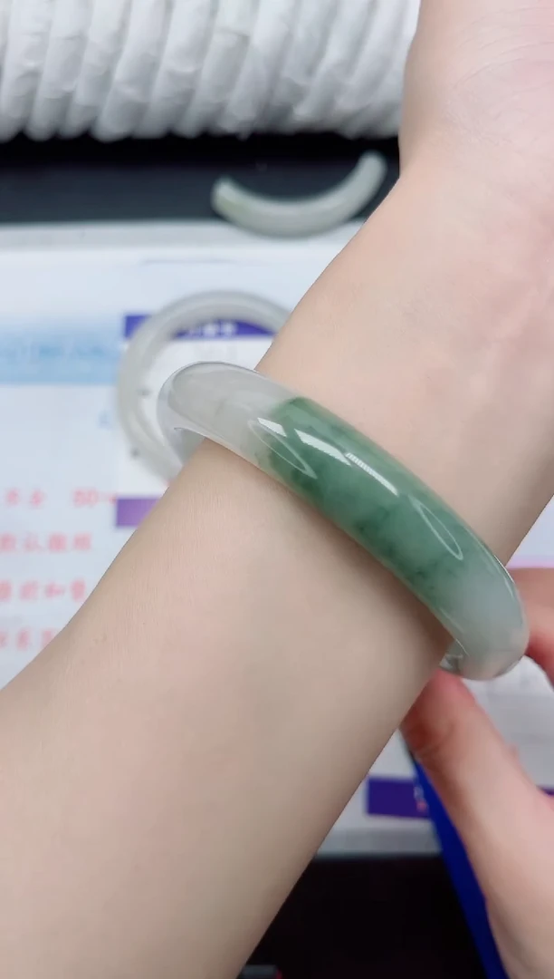 【闪购商品】石英质玉手镯未镶嵌302-64.2