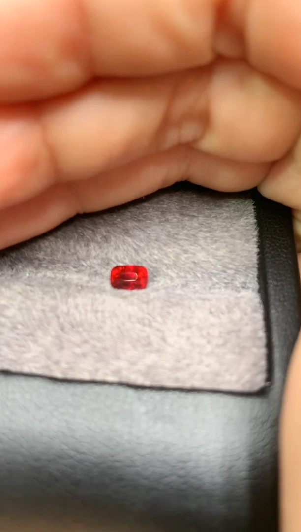 【闪购商品】定制尖晶石裸石未镶嵌枕型 红色调 0.81ct