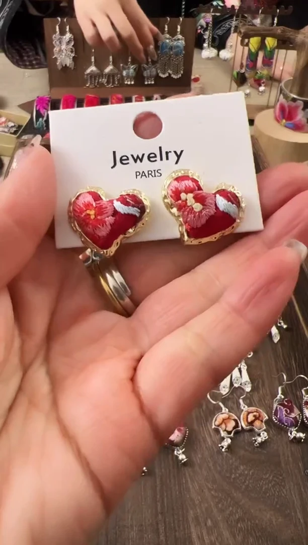 【闪购商品】织绣民族风老绣饰品228