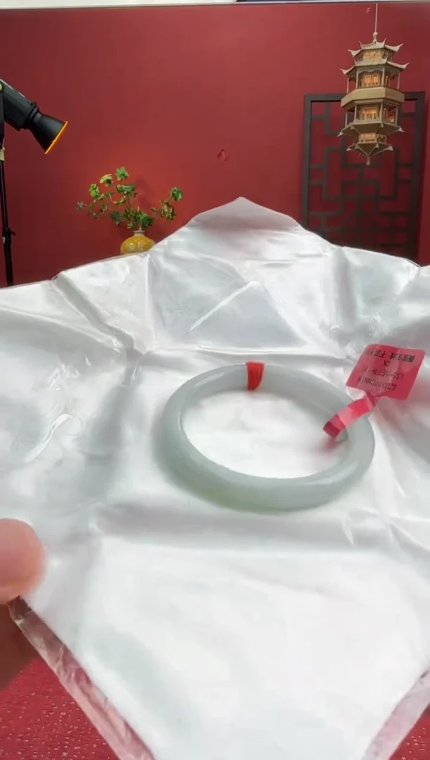 未镶嵌手镯（圆镯）翡翠翡翠手镯14