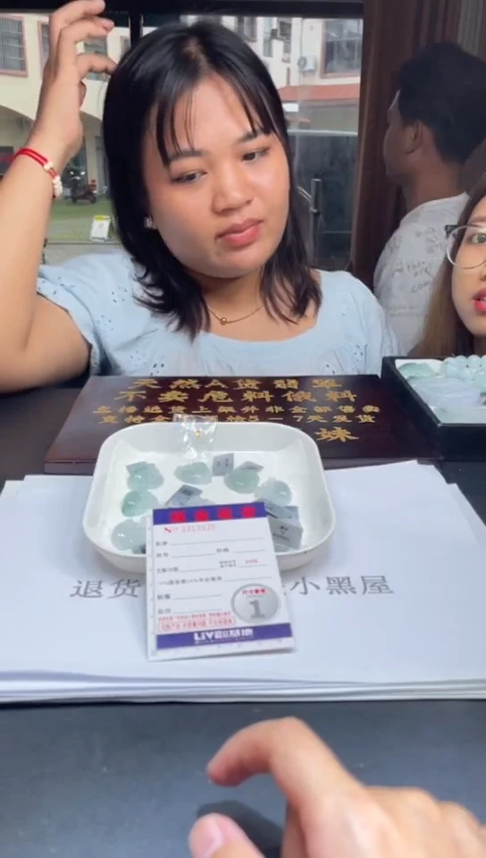 定制翡翠未镶嵌未抛光毛货多样性发其一拍一发一3235配金扣