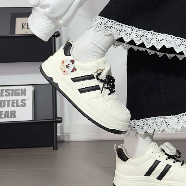 人本女鞋爆款板鞋女2025新款百搭小众设计学生休闲小白鞋子ins潮