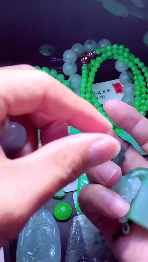 未镶嵌定制翡翠娃**?翡翠毛货定制