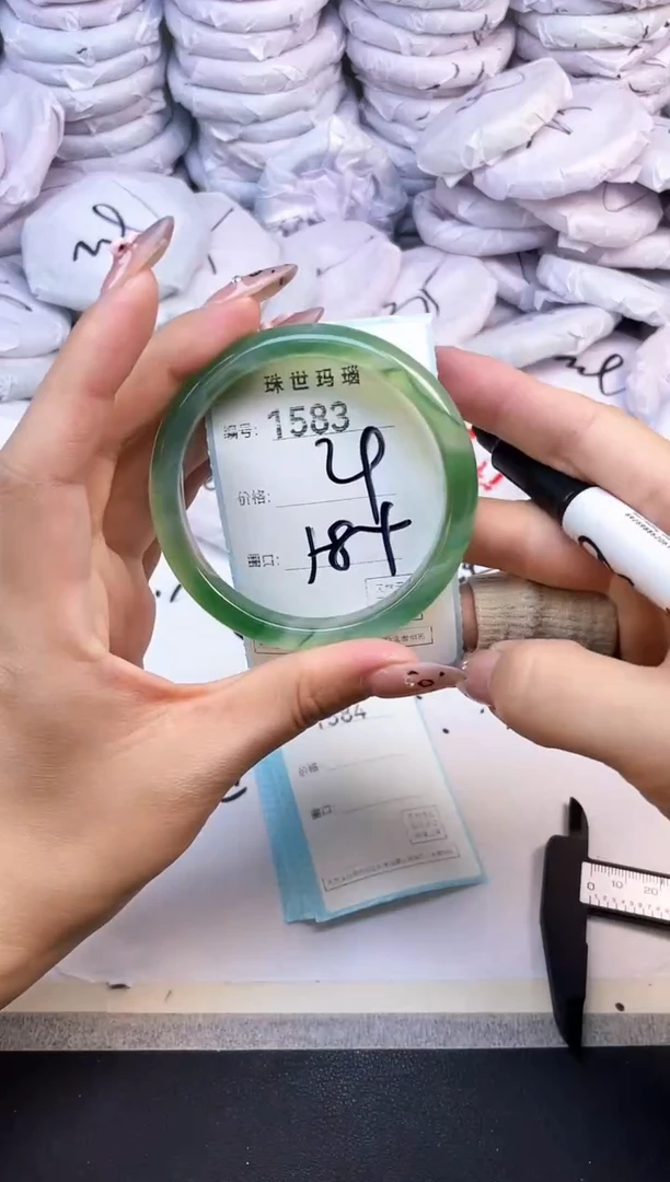 玛瑙/玉髓手镯未镶嵌1583