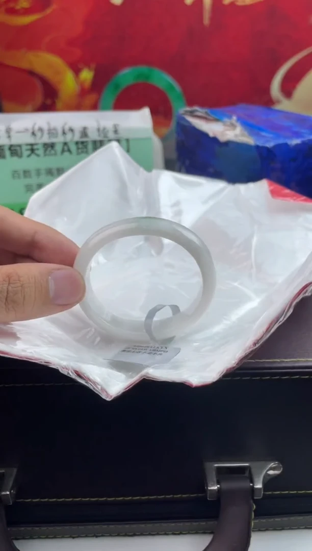 【闪购商品】翡翠手镯未镶嵌14翡翠手镯（微瑕）