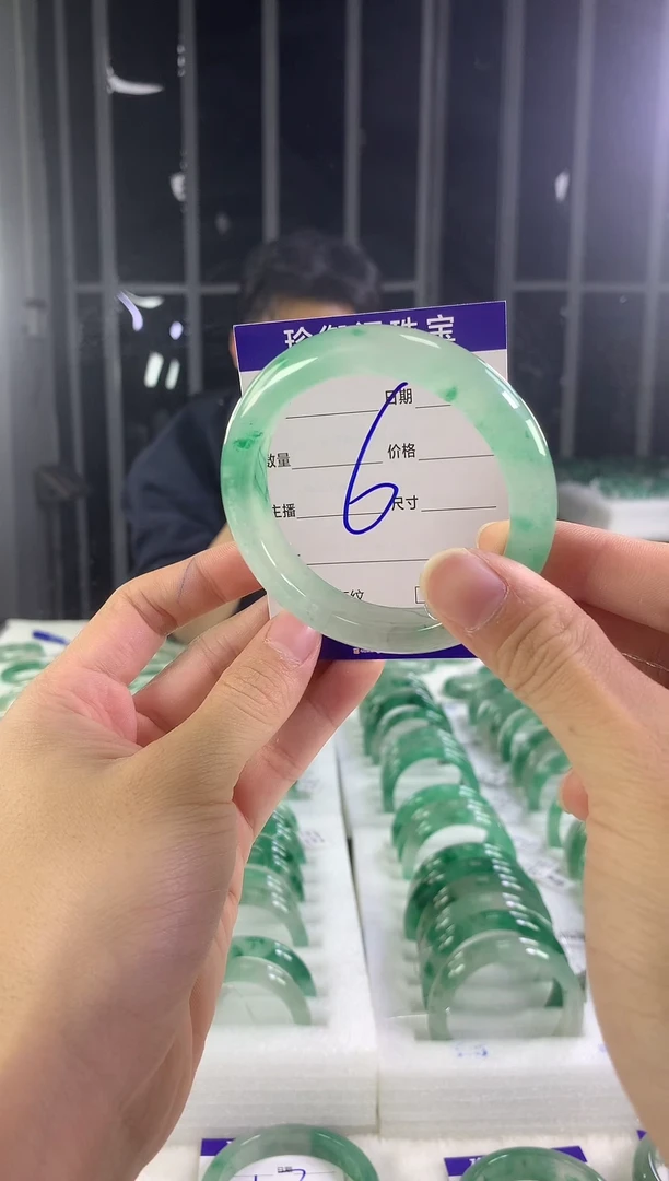 未镶嵌手镯石英质玉（非洲翠）不**菜1